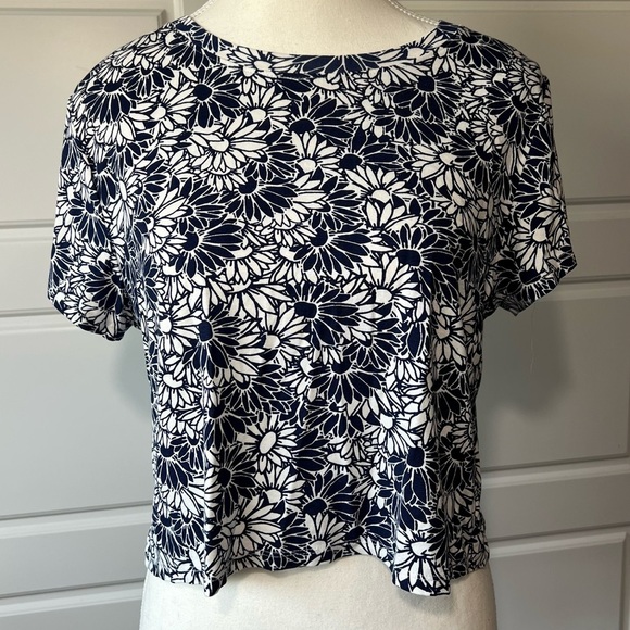 Charming Charlie MD Women’s Floral Navy White Crop Top Open Back - Picture 1 of 4